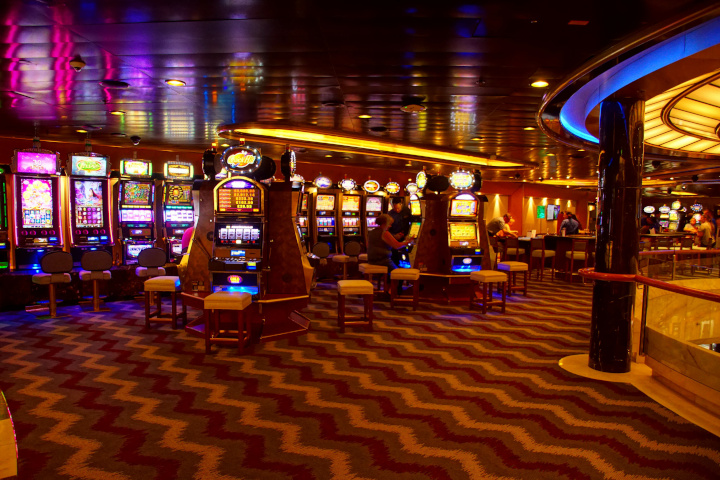Dürfen in keiner Spielhalle und keinem Casino fehlen: Spielautomaten